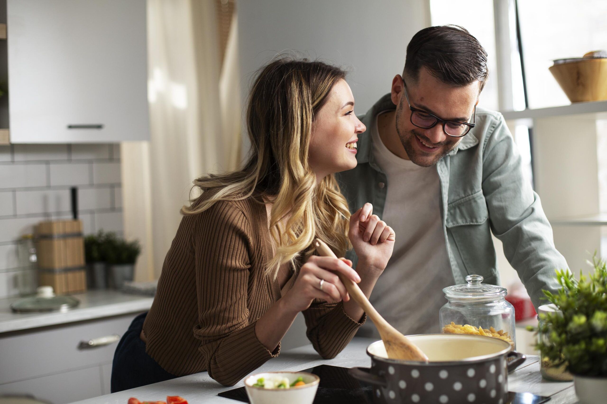 Boyfriend and girlfriend cooking together at monteverde apartments